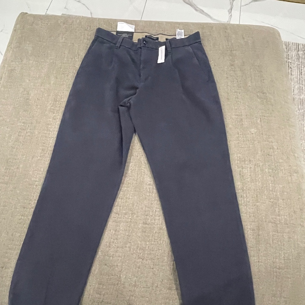 NEW BANANA REPUBLIC TRAVELER PANTS